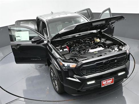 Certified 2025 Toyota Tacoma TRD Sport image 40