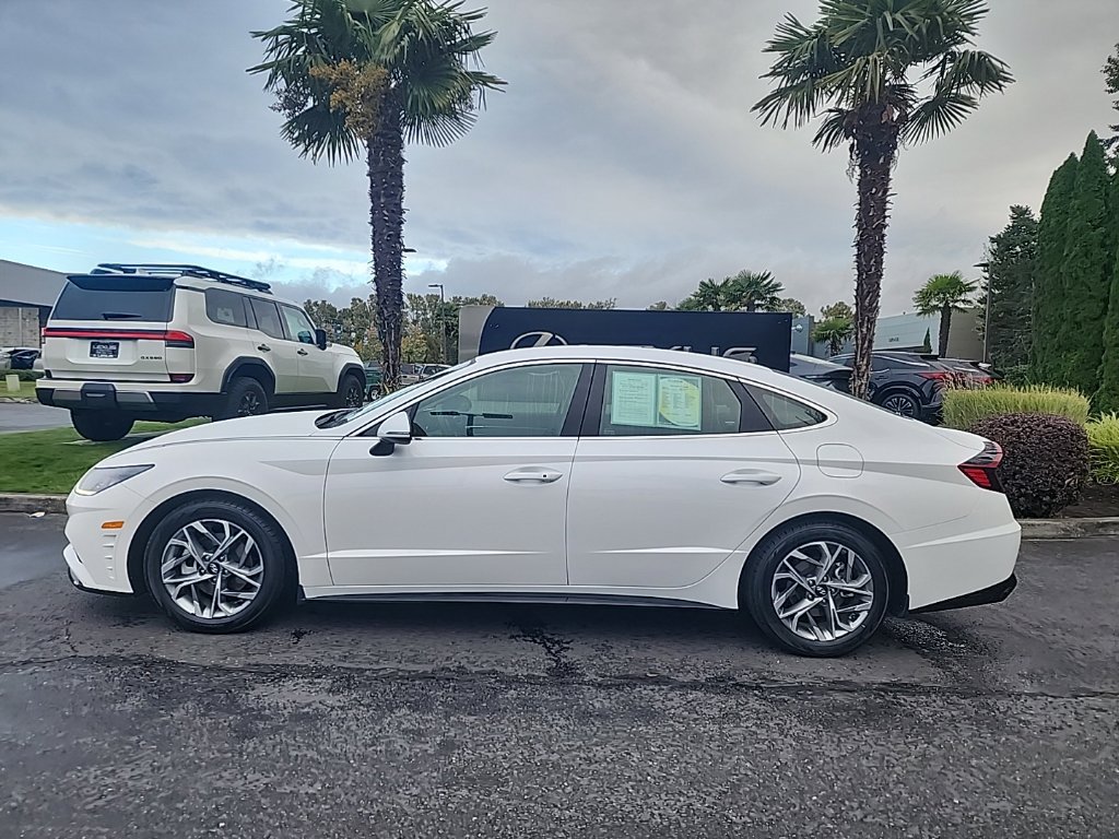 Used 2022 Hyundai Sonata SEL w/ Winter Weather Package FWD image 2