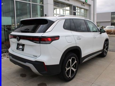 Used 2025 Volkswagen Tiguan SE image 6