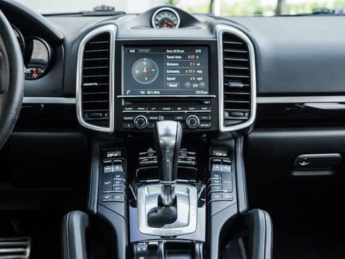 Used 2015 Porsche Cayenne S image 19
