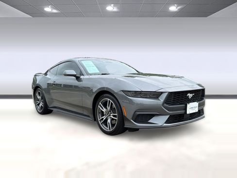 Used 2025 Ford Mustang Coupe RWD image 7