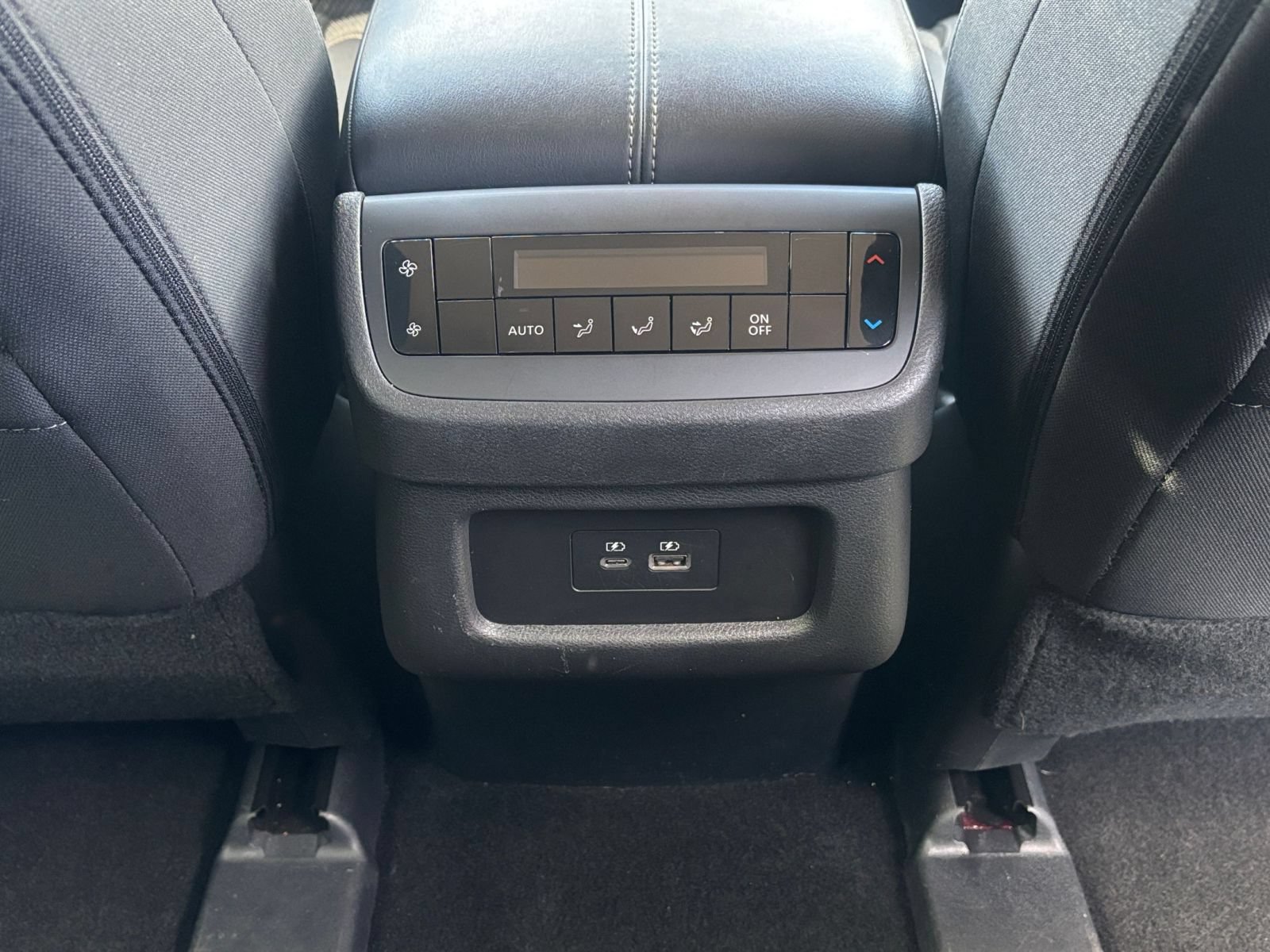Used 2025 Nissan Pathfinder SV AWD/4WD image 24