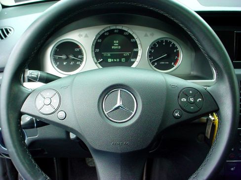 Used 2010 Mercedes-Benz GLK 350 4MATIC image 15