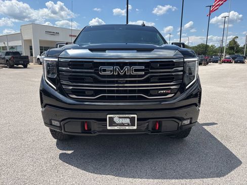 Used 2024 GMC Sierra 1500 AT4 w/ Technology Package AWD/4WD image 9