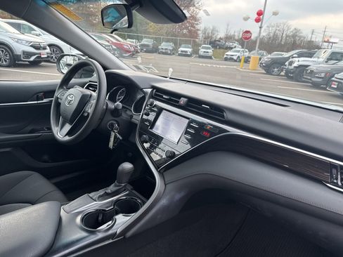 Used 2018 Toyota Camry LE image 17