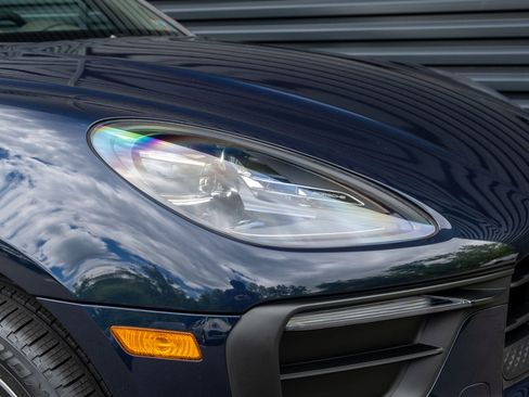 Used 2023 Porsche Macan AWD/4WD image 16