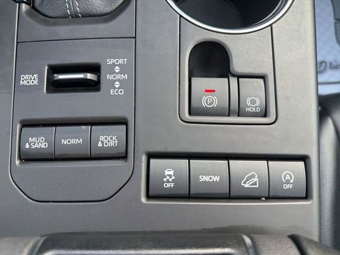 Used 2022 Toyota Highlander XLE image 19