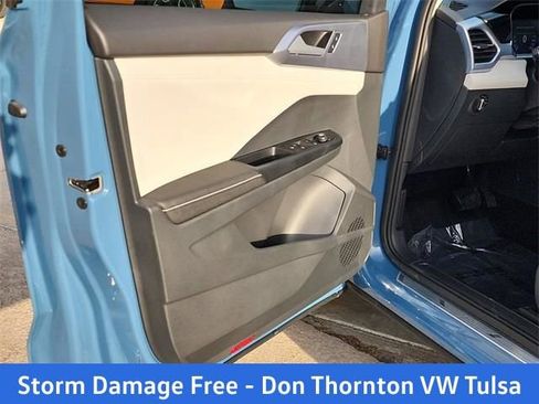 New 2026 Volkswagen Taos SE image 10