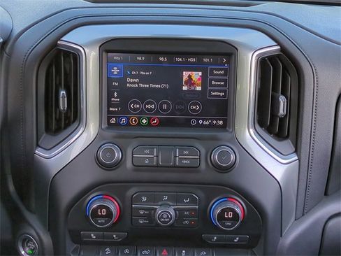 Used 2020 Chevrolet Silverado 1500 RST image 18