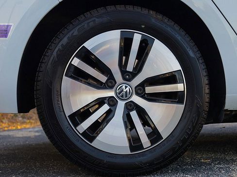 Used 2019 Volkswagen e-Golf SE w/ Driver Assistance Package image 3