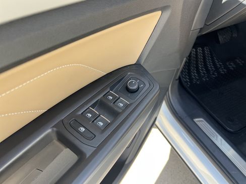 Certified 2023 Volkswagen Atlas Cross Sport SE w/ Panoramic Sunroof Package FWD image 14