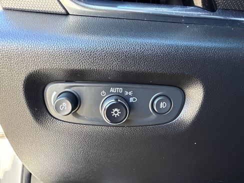 Used 2018 Chevrolet Traverse Premier image 29