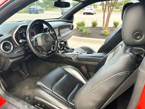 Used 2017 Chevrolet Camaro SS RWD image 9