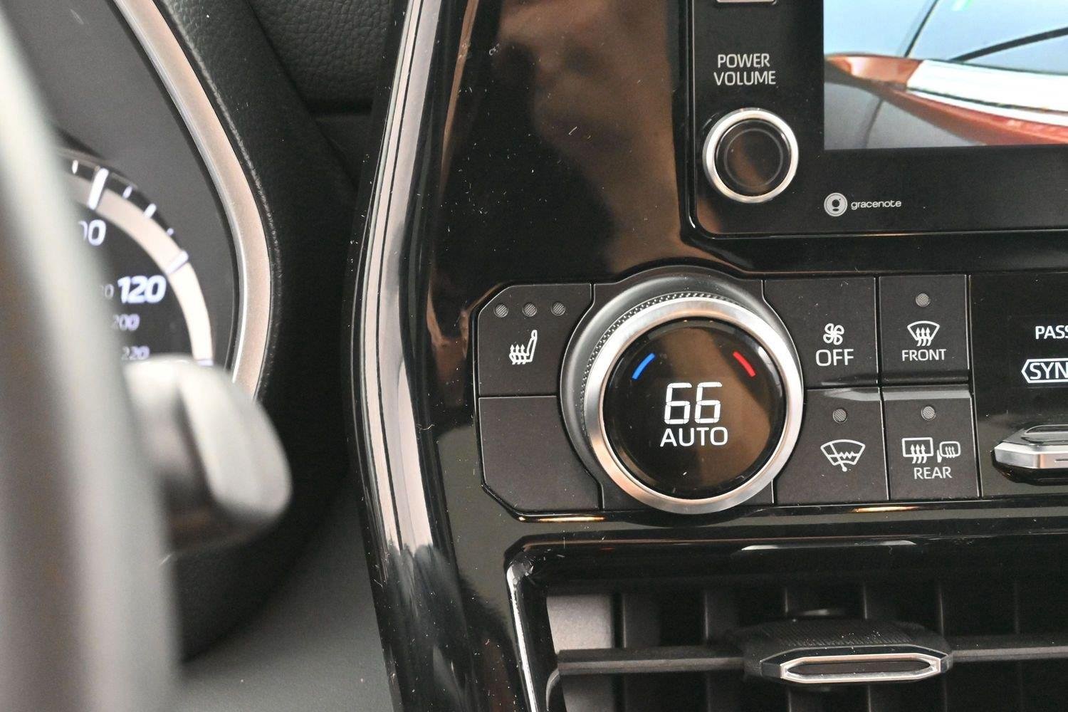 Used 2022 Toyota Highlander XSE AWD/4WD image 27