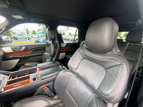 Used 2018 Lincoln Navigator Reserve w/ Technology Package AWD/4WD image 21
