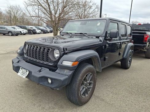 Used 2024 Jeep Wrangler Sport S image 3