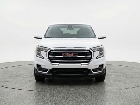 Used 2024 GMC Terrain SLE image 2