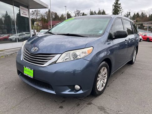 Used 2014 Toyota Sienna XLE image 8