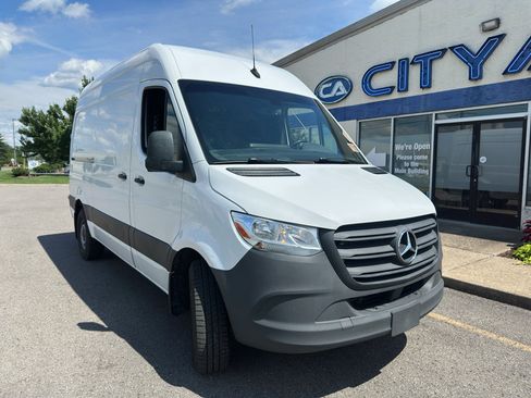 Used 2023 Mercedes-Benz Sprinter 2500 image 2
