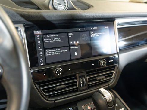 Certified 2022 Porsche Macan S AWD/4WD image 24