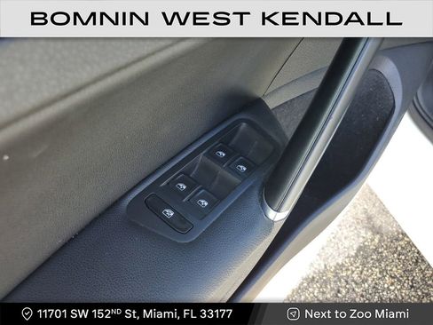 Used 2018 Volkswagen Golf SE image 22