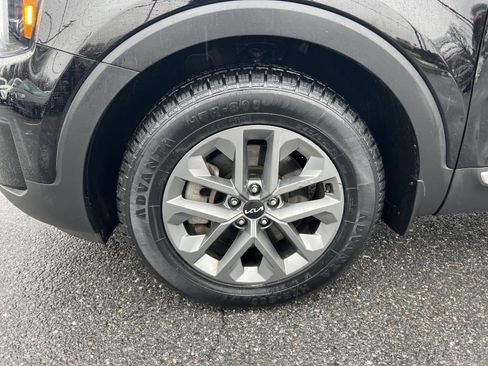 Used 2023 Kia Telluride LX image 12