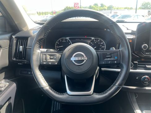 Used 2022 Nissan Pathfinder SV w/ SV Premium Package FWD image 23
