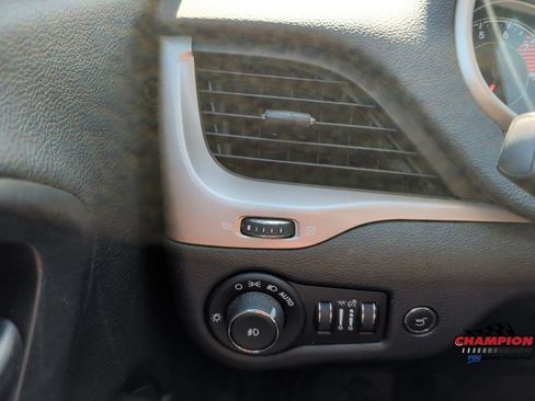 Used 2018 Jeep Cherokee Limited AWD/4WD image 22
