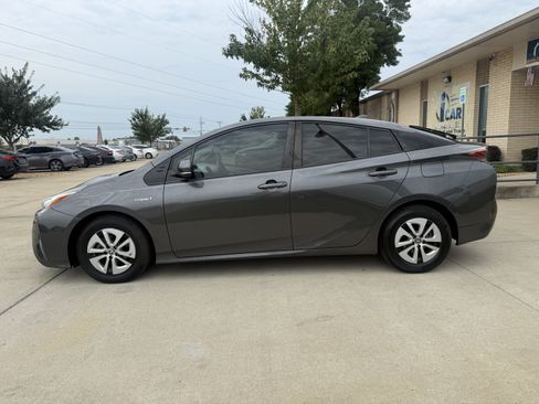 Used 2017 Toyota Prius Four w/ Advanced Technology Package FWD image 4