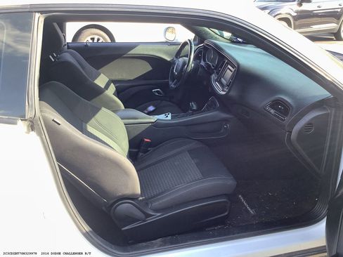 Used 2016 Dodge Challenger R/T image 13