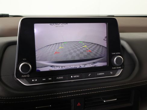 Used 2023 Nissan Rogue SV FWD image 8