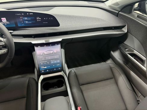 Used 2025 Lucid Air Touring image 8