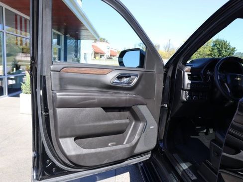 Used 2021 Chevrolet Suburban High Country w/ Premium Package image 16
