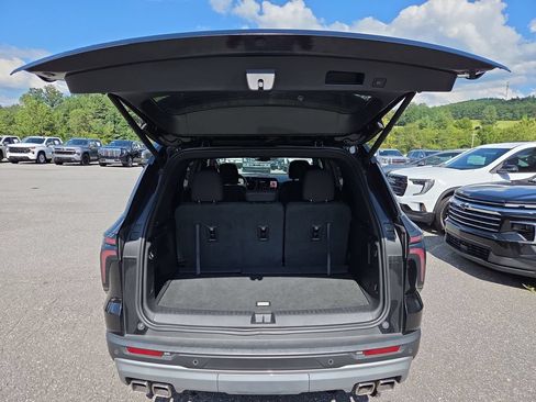 Used 2024 Chevrolet Traverse LT FWD image 23