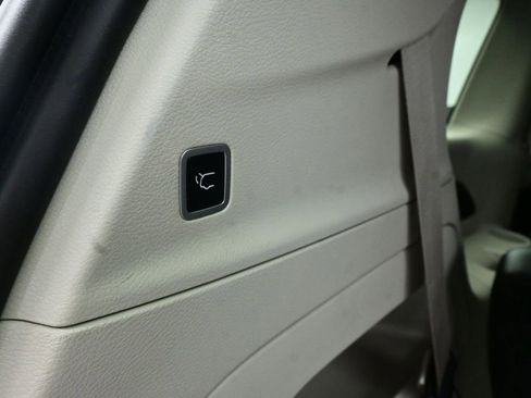 Used 2024 Chrysler Pacifica Touring-L image 14