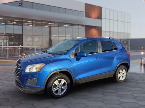 Used 2016 Chevrolet Trax LT w/ LT Convenience Package image 2