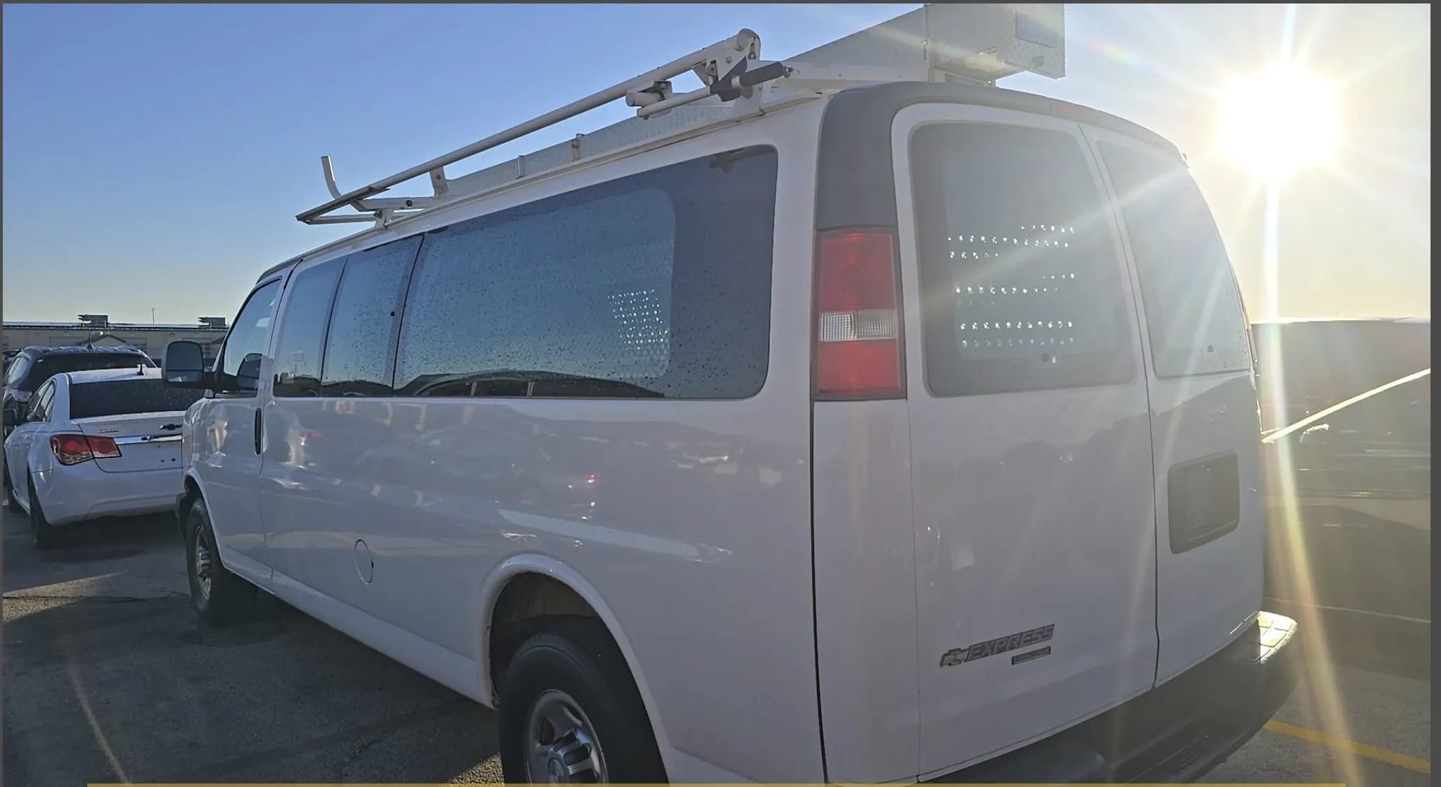Used 2015 Chevrolet Express 2500 Extended RWD image 4