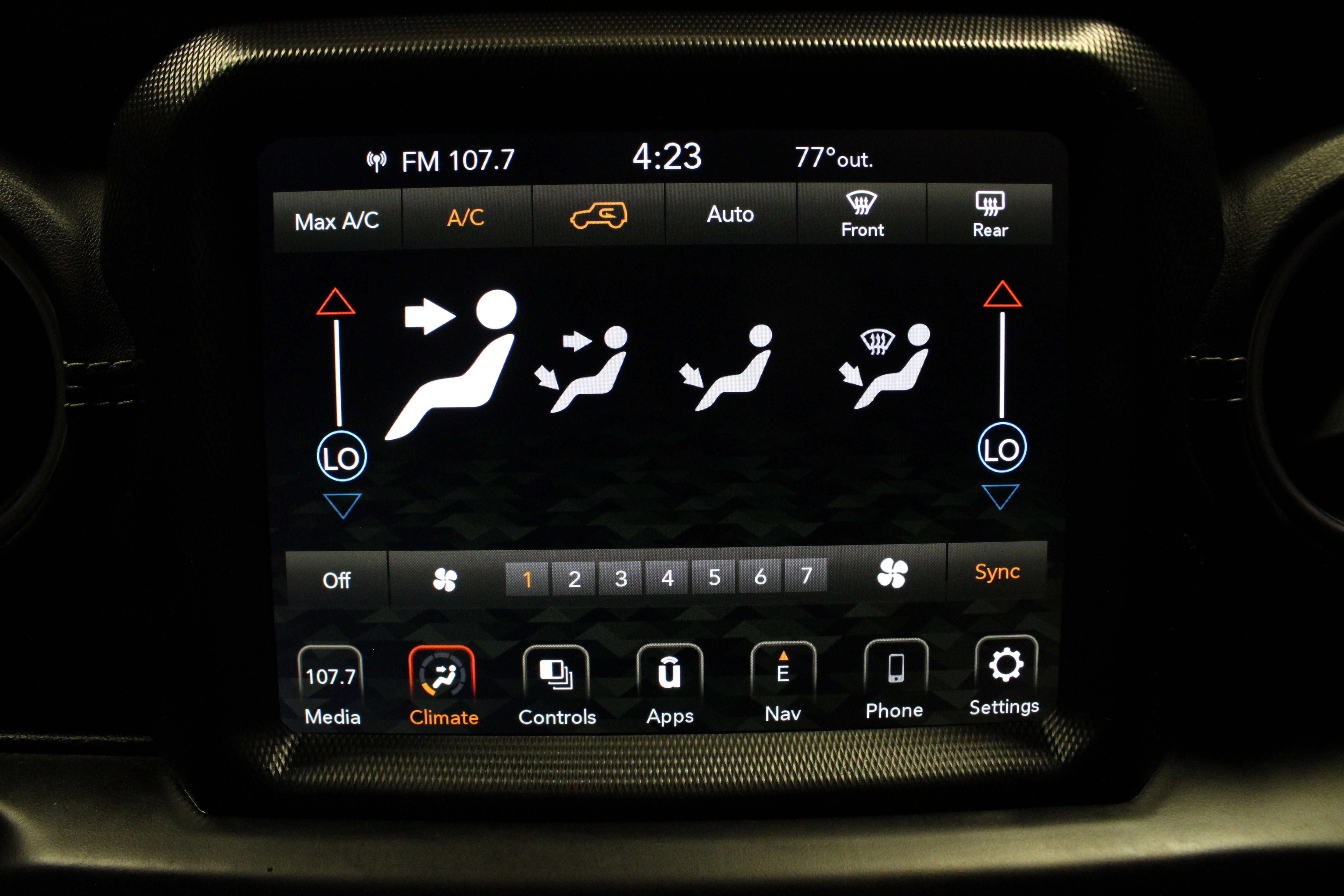 Used 2022 Jeep Wrangler Unlimited Sahara AWD/4WD image 26