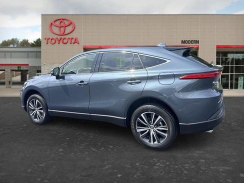 Used 2022 Toyota Venza LE AWD/4WD image 5