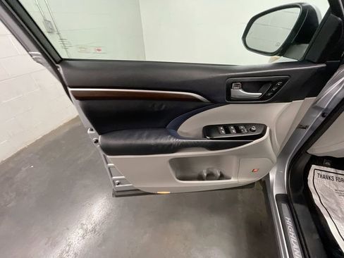 Used 2014 Toyota Highlander Limited Platinum image 21
