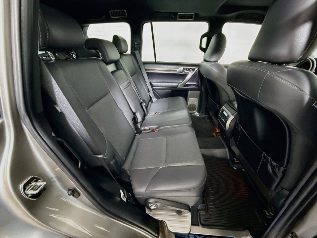 Used 2023 Lexus GX 460 Premium w/ Premium Package AWD/4WD image 29