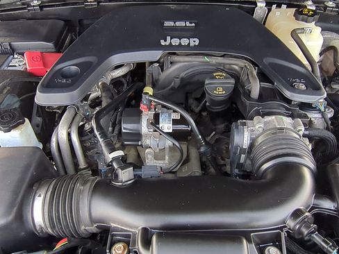 Used 2020 Jeep Wrangler Unlimited Rubicon w/ Dual Top Group image 15