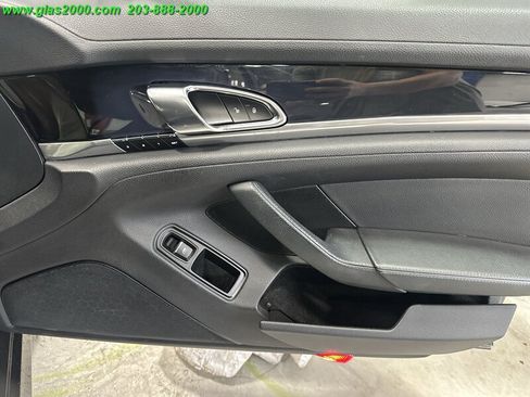 Used 2015 Porsche Panamera image 24