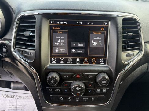 Used 2018 Jeep Grand Cherokee Altitude AWD/4WD image 16
