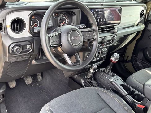 Used 2025 Jeep Wrangler Sport AWD/4WD image 8