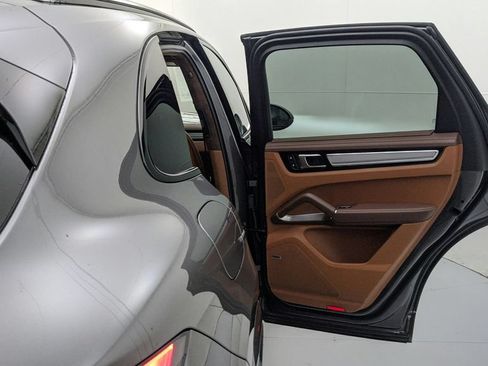 Certified 2023 Porsche Cayenne Turbo AWD/4WD image 47