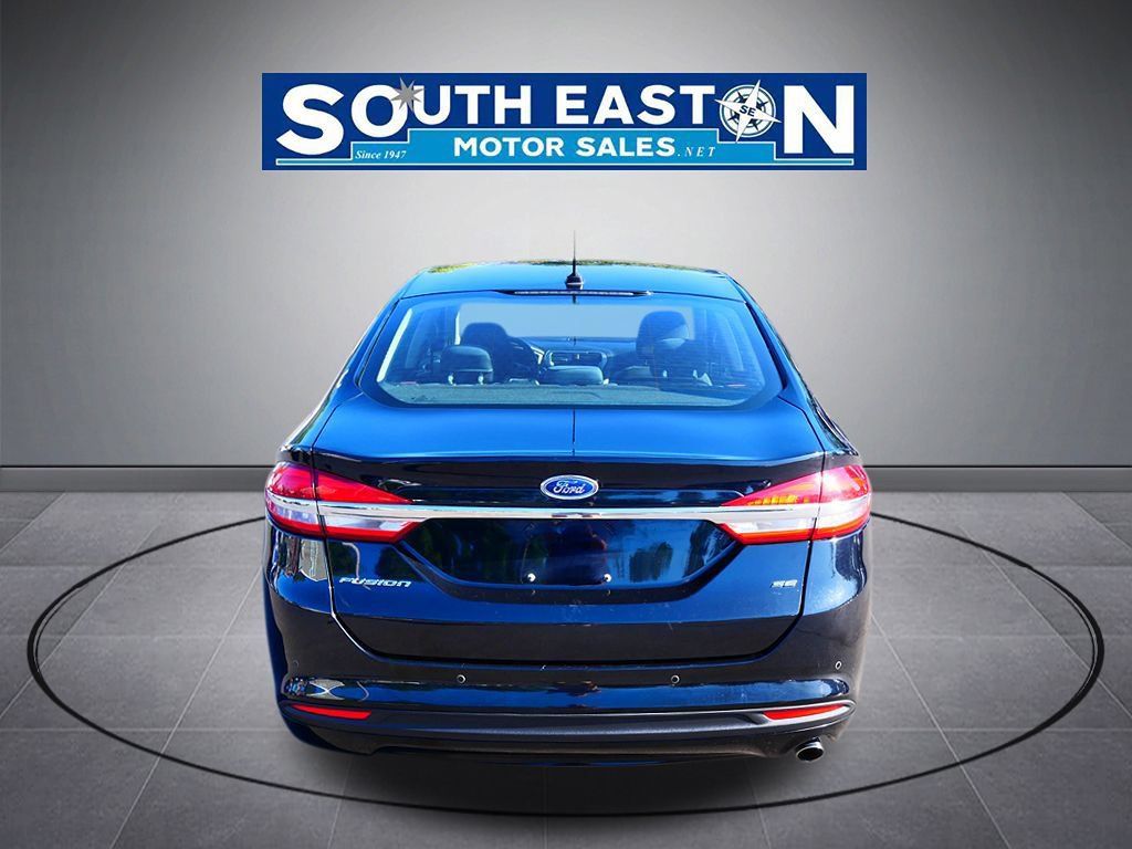 Used 2017 Ford Fusion SE FWD image 4