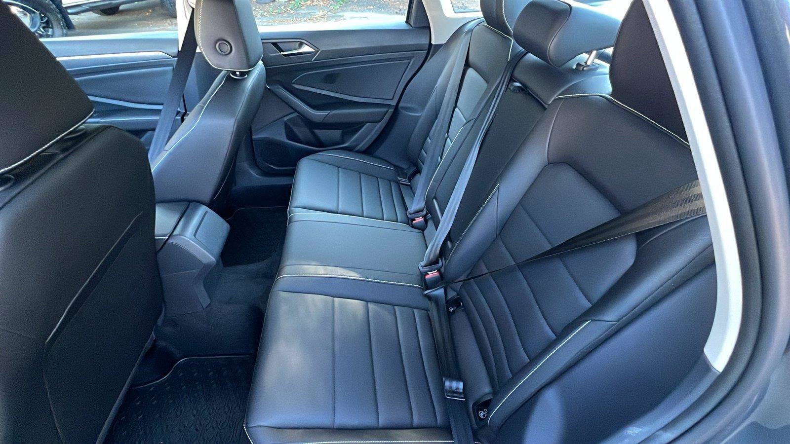 Certified 2024 Volkswagen Jetta SE FWD image 11