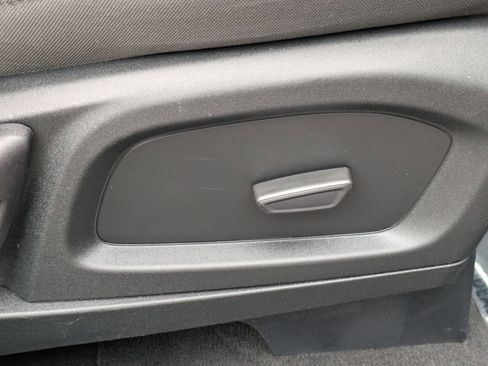 Used 2022 Ford Explorer XLT image 38