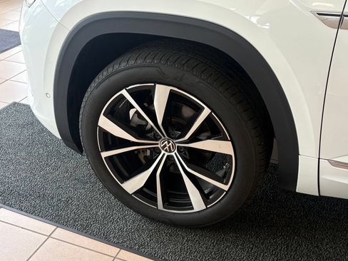 Used 2024 Volkswagen Atlas Cross Sport SEL Premium R-Line AWD/4WD image 16